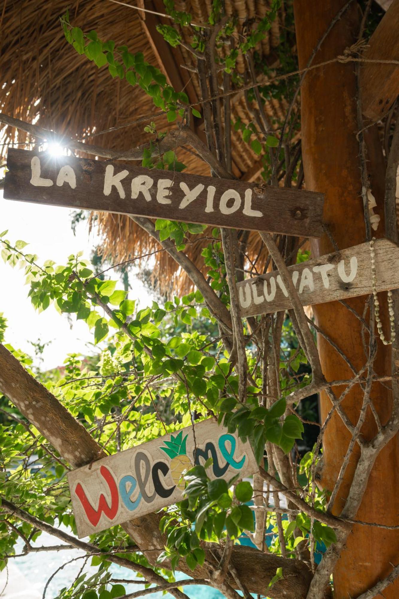 Bed and Breakfast La Kreyiol Uluwatu Esterno foto